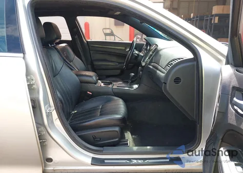 2012 Chrysler 300 S V8 z USA, uszkodzony, nr VIN 2C3CCADT0CH311897